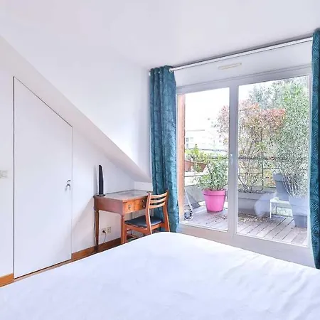 Charming House In A Spacious Setting 4* パリ