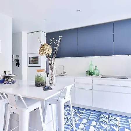 Charming House In A Spacious Setting 4* パリ